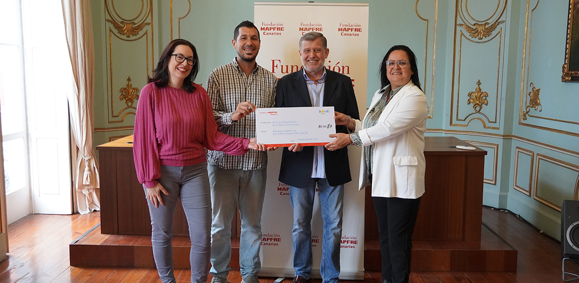 Entrega del cheque solidario del evento “Canarias sabe a Inclusión” a la Asociación Síndrome de Down Las Palmas 