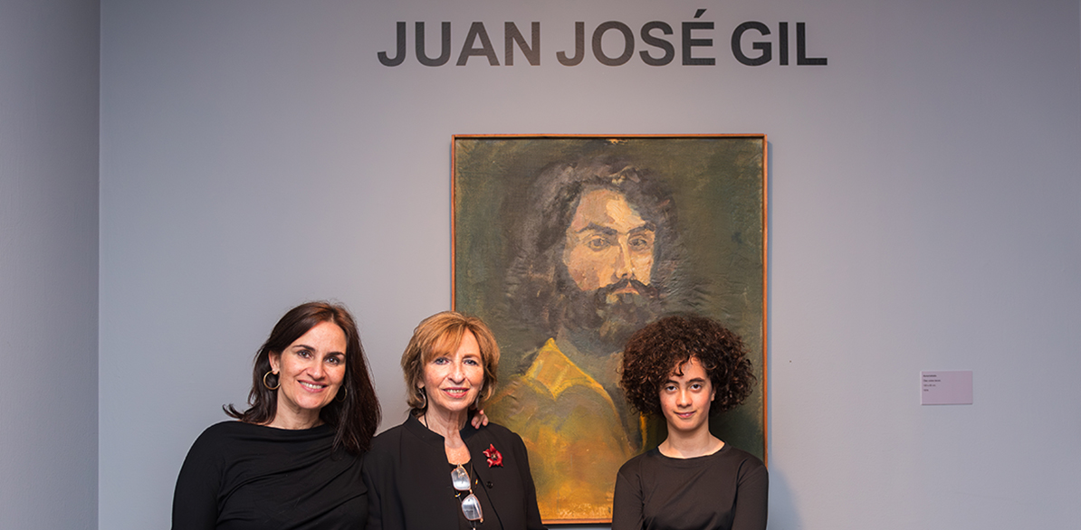 Yaiza Gil, Alicia Batista y Sofía, las tres generaciones de mujeres más importantes de en la vida del artista durante la inauguración de la exposición «Mi sancta sanctōrum».