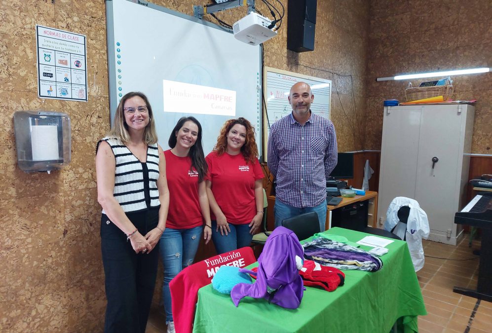 Fundación MAPFRE Canarias y el Cabildo de El Hierro presentan los talleres Azul MARina en la isla
