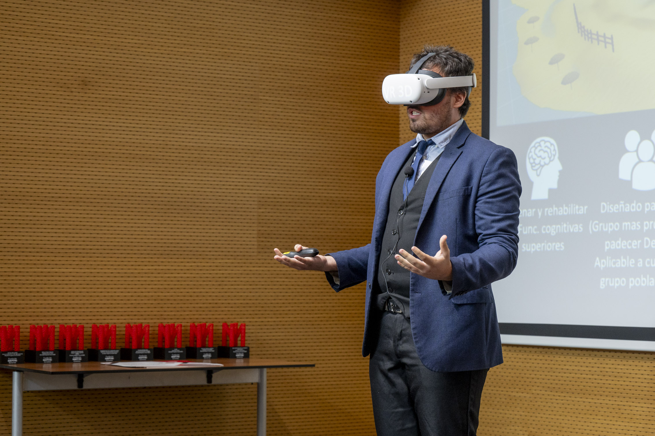 Diego Cangas Moldes, miembro del equipo de I+D+I de Civitas durante su presentación del proyecto de realidad virtual 