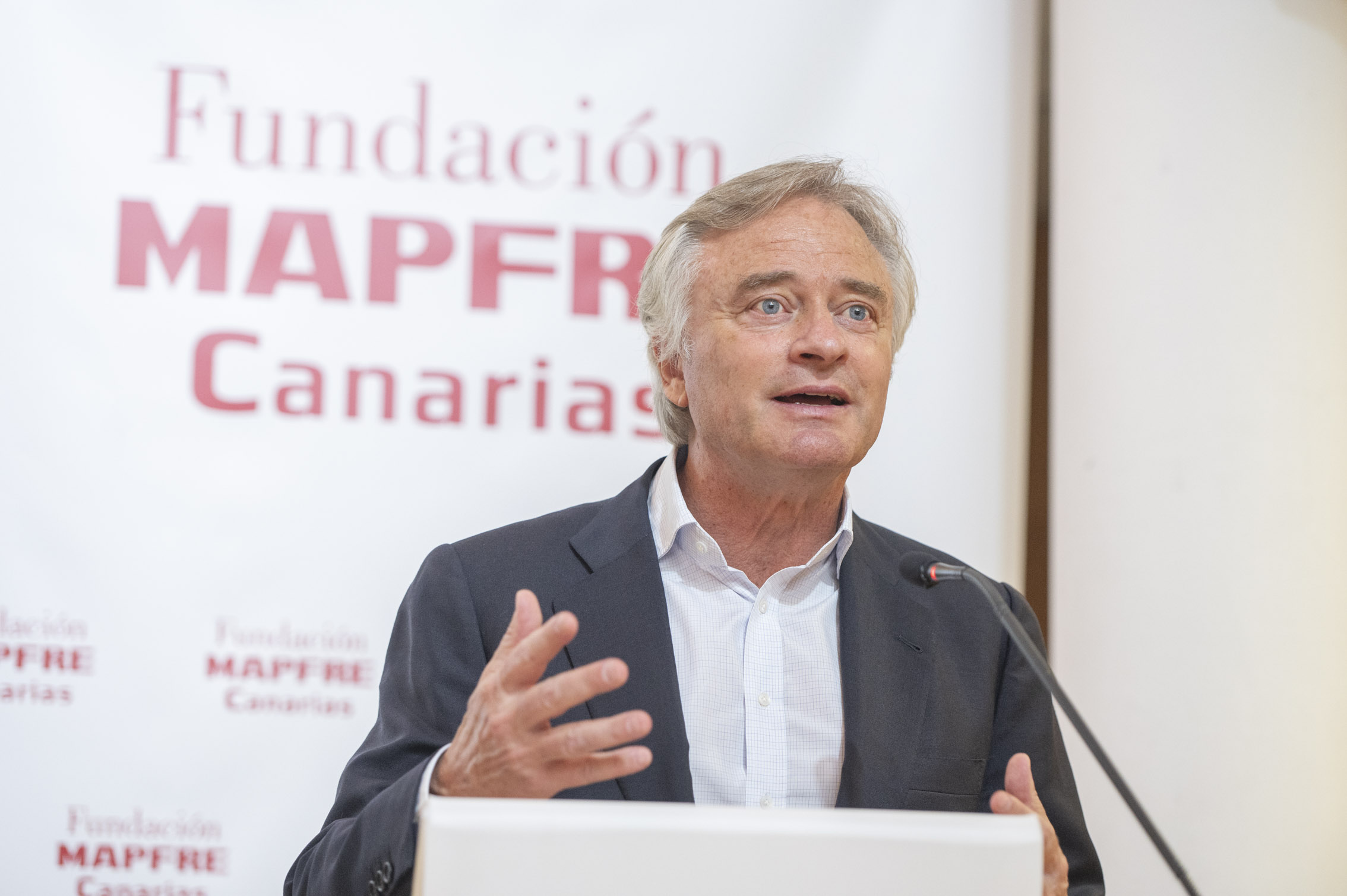 El presidente de la Fundación MAPFRE Canarias, Ignacio Baeza, durante su intervención en el acto de entrega de becas celebrado en la sede Institucional de la institución en las Palmas de Gran Canaria.